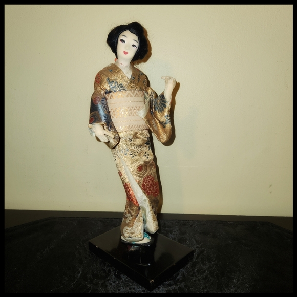 Beautiful Vintage Nishi Doll - Picture 2 of 13